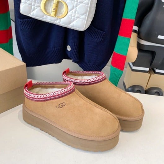 UggⓇWomen's slippers Size 8.5. [39] Maroon