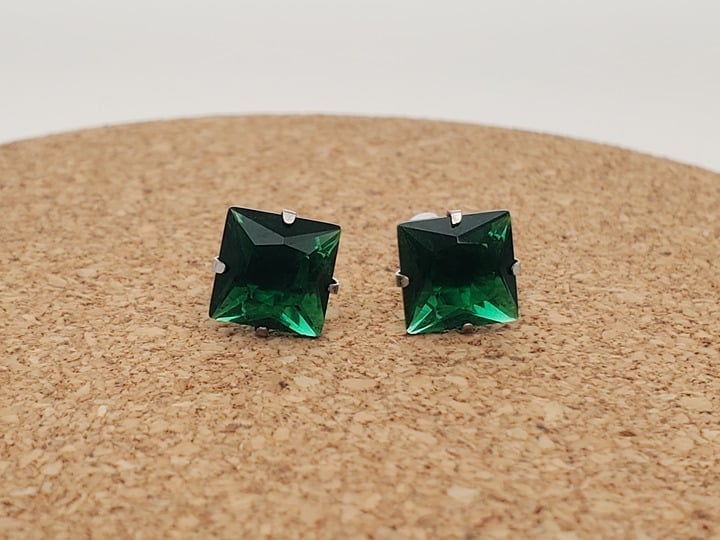 925 Sterling Silver 8mm Womens 1ct Green Emerald Gemstone Stud Earrings Jewelry