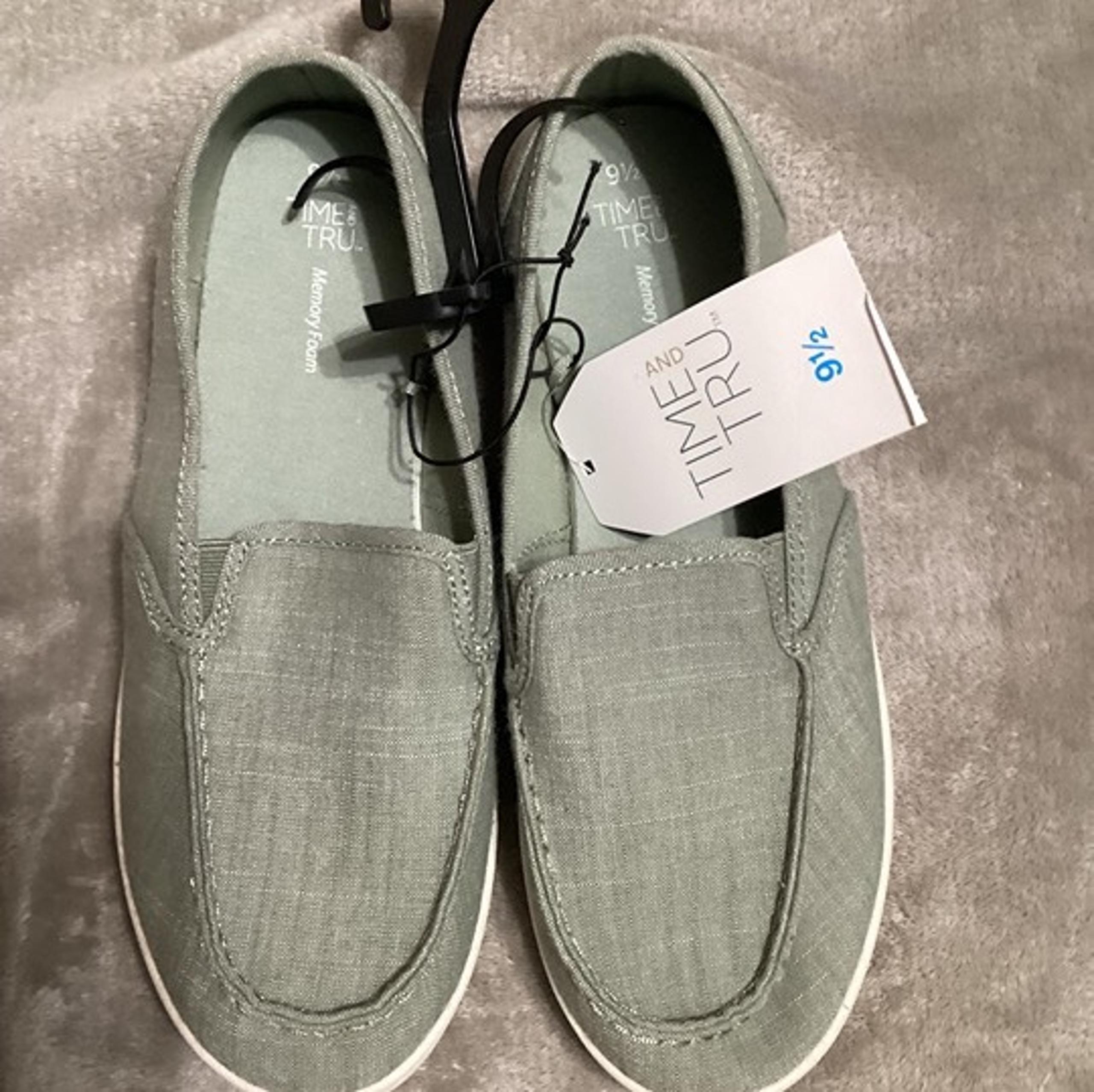 New Woman’s Time + Tru Canvas Slip Ons