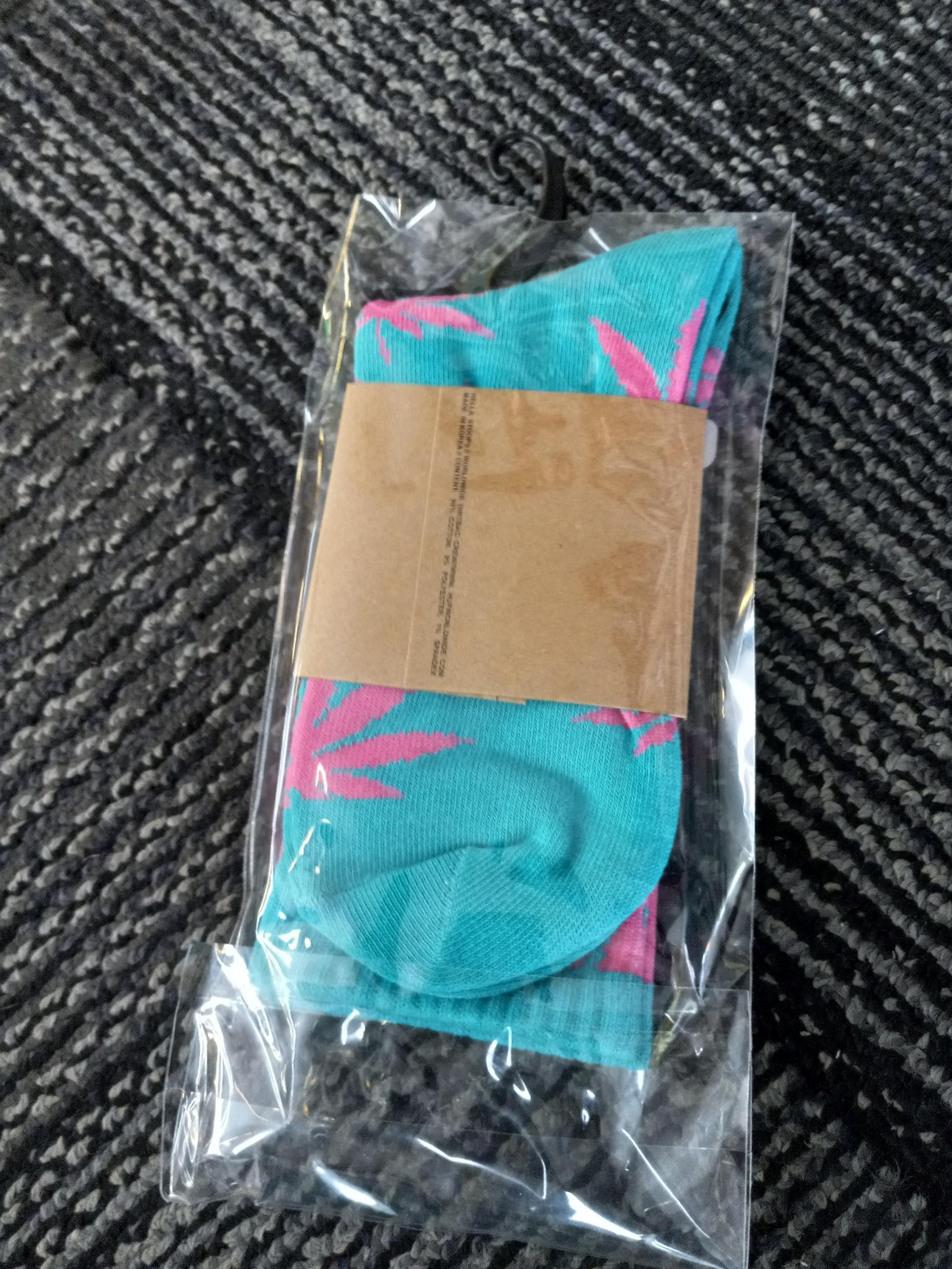 HUF- Blue and pink leaf plant life Stoner socks