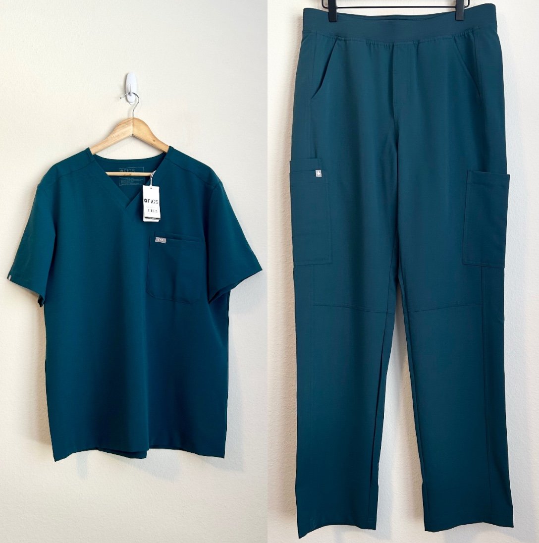 NWT Figs Men's Scrubs Set Leon Three-Pocket Top Axim Cargo Pants Blue, XL/L