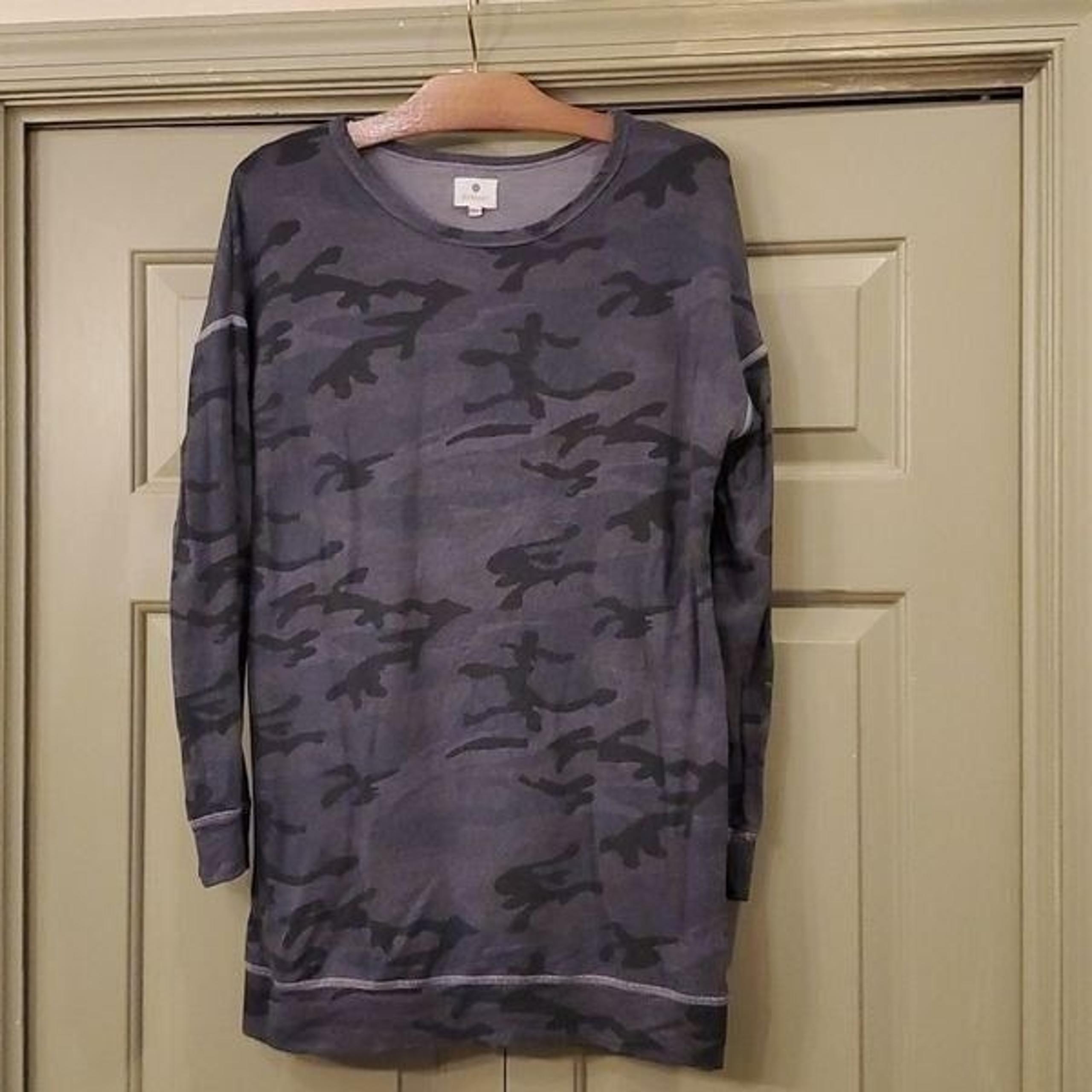 Sundry gray and black camouflage lightweight sweatshirt