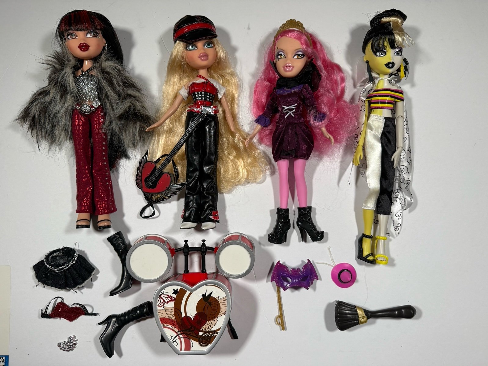Lot of Bratz Dolls