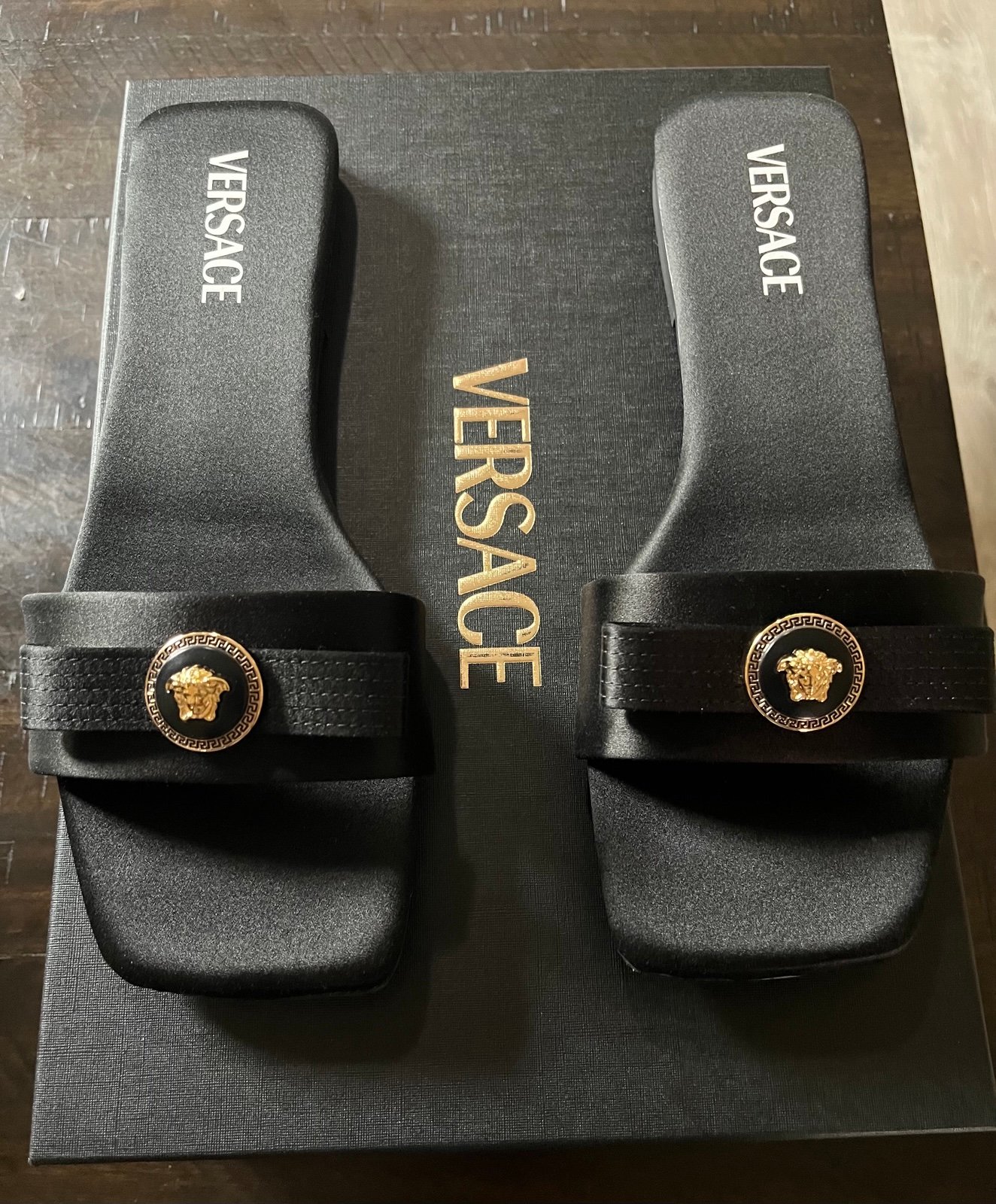 VERSACE メテュサスリッハ ZSLB00004ZCOSP052 Z4557 Versace Velvet Slip-On Loafers | Saks Fifth Avenue
