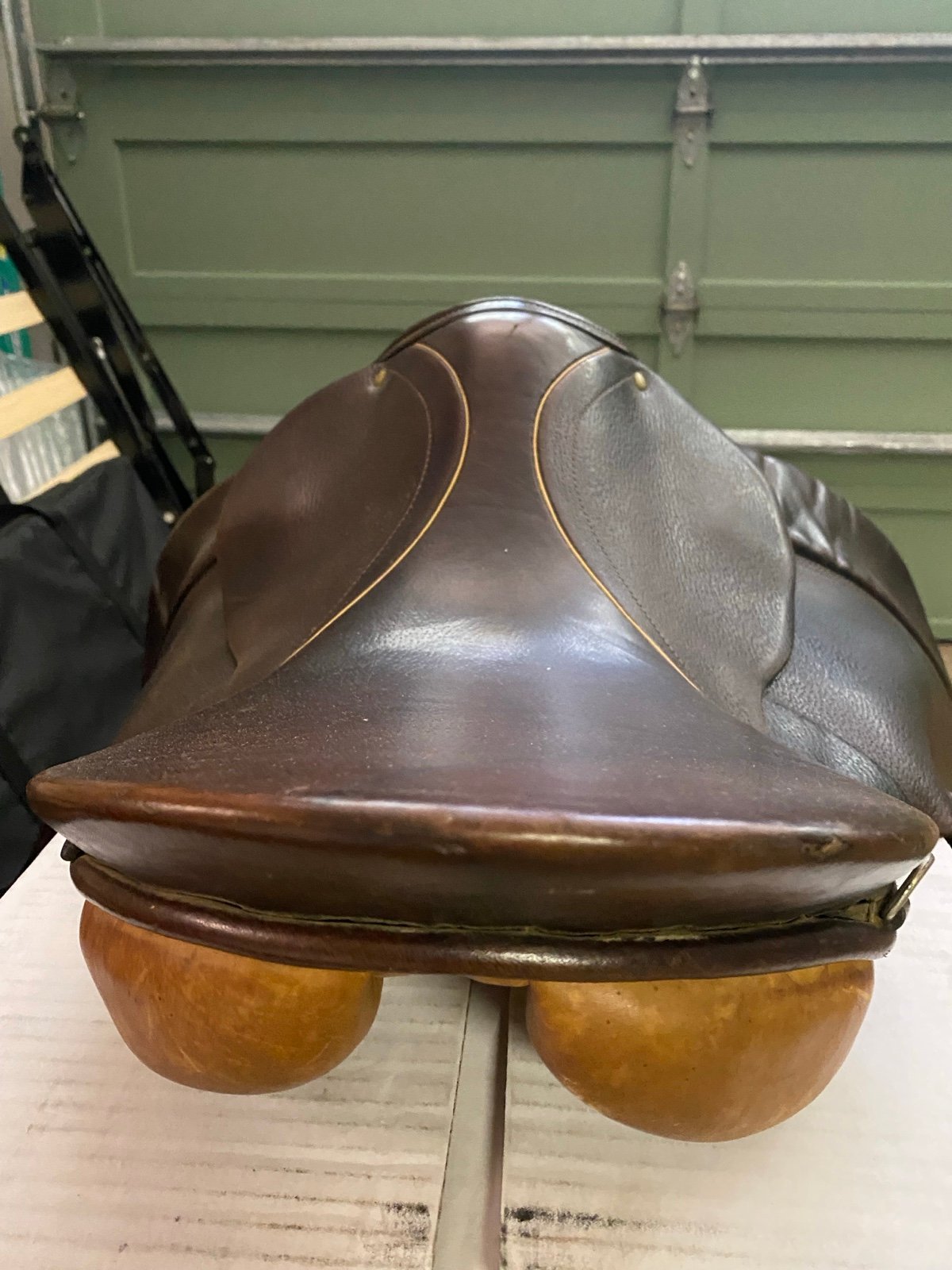 Renaissance all purpose saddle. 16” English saddle.