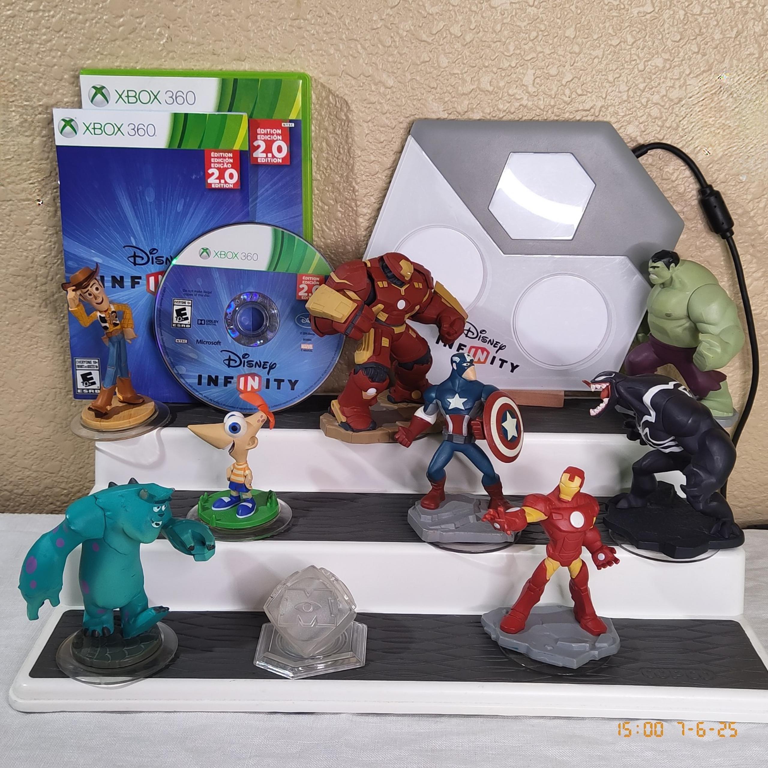 Disney Infinity 2.0 Xbox360 & Lot of Action Figures- Disney; Marvel  1.0 2.0 3.0