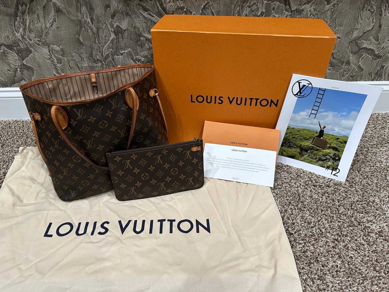 Authentic Louis Vuitton Neverfull w/ Clutch
