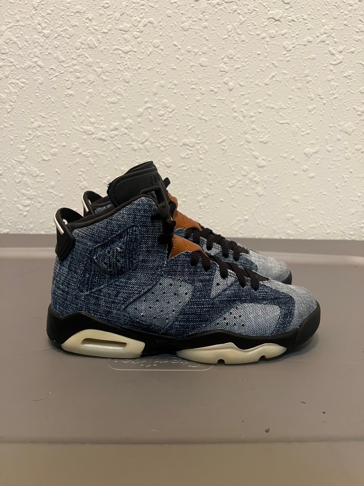 Nike Air Jordan VI 6 Retro Denim CV5489-401 GS size 4.5Y / Women's 6 US