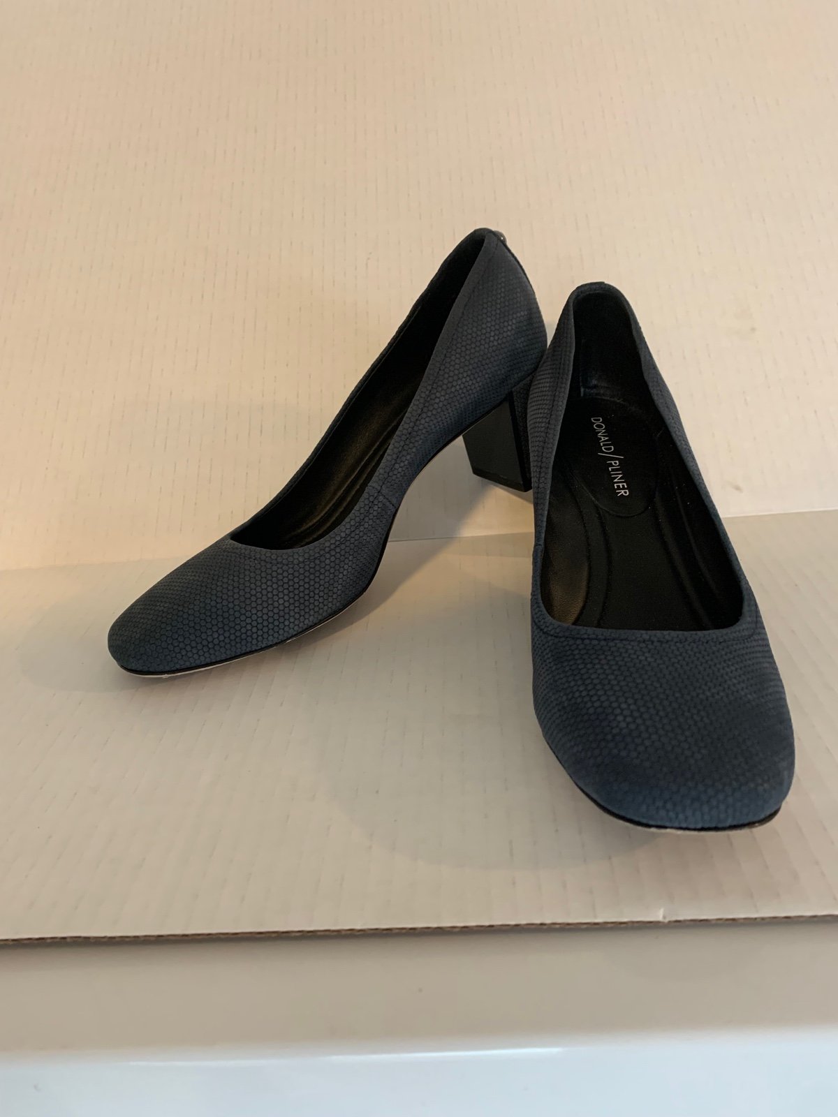 Donald Pliner women’s blue block heels size 6.5