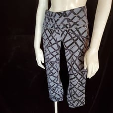 Athleta Splash Relay Bamboo Print Capri Leggings (XS)