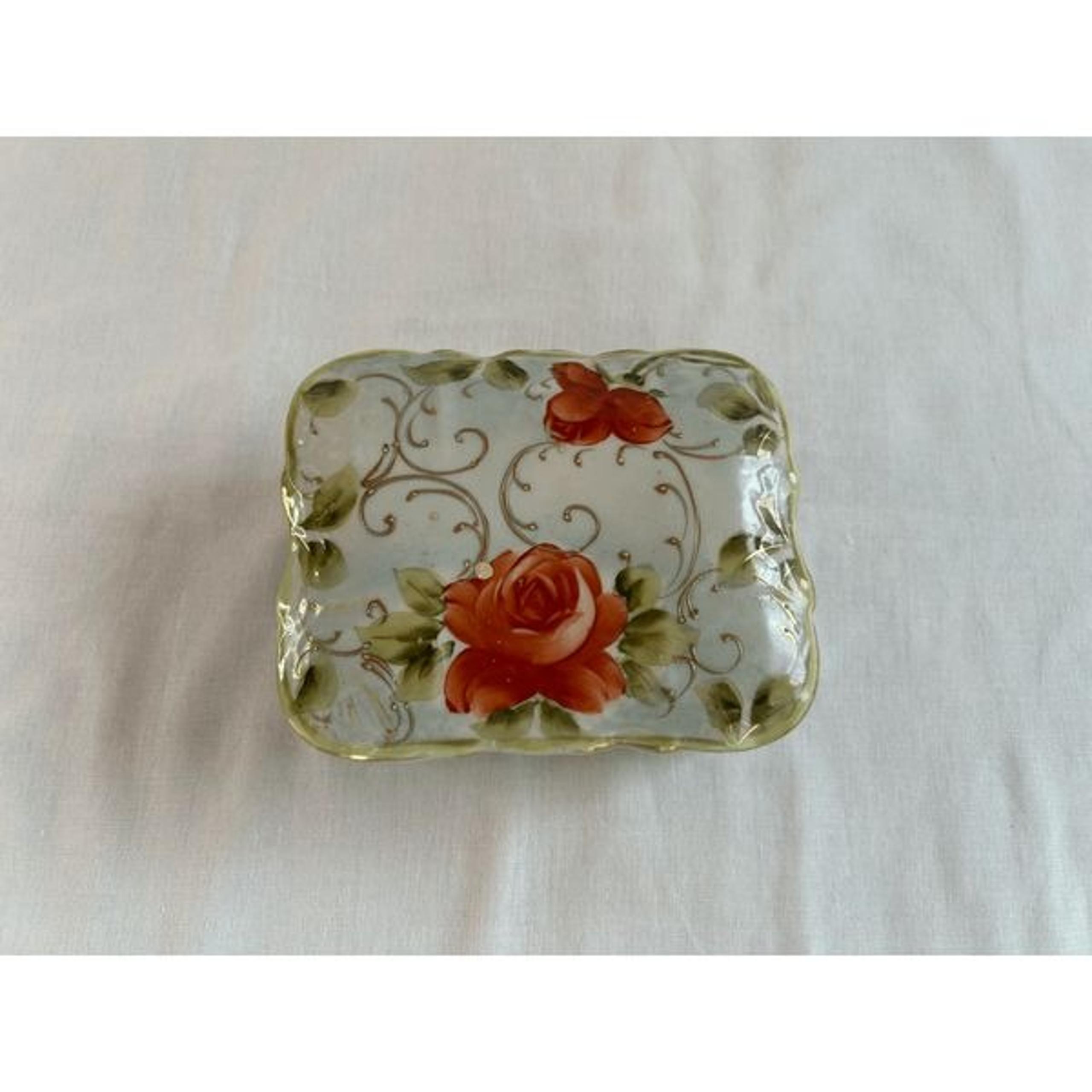 Vintage Small Glass Trinket/Jewelry Box with Lid, White, Flowers