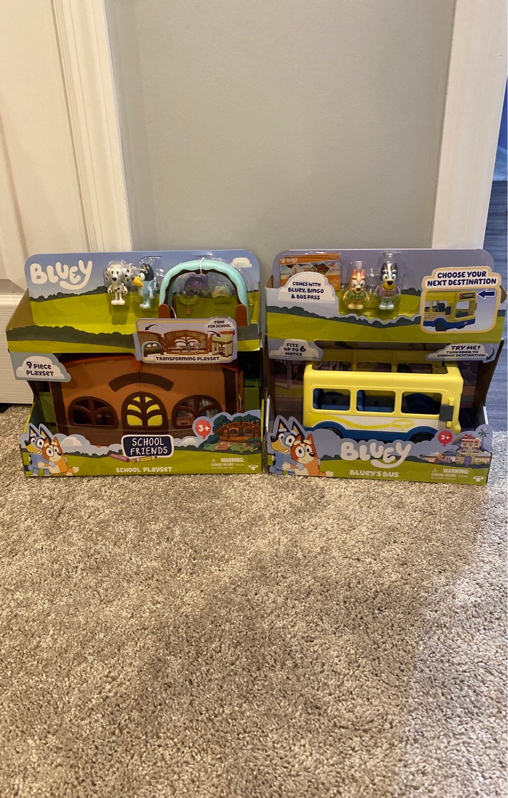 Bluey Bus and Bluey School Playset
