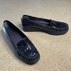 Stuart Weitzman Snake Embossed Patent Leather Moccasin Toe Loafers 7.5 Black