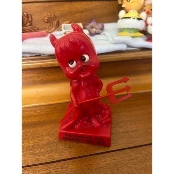 RED DEVIL 1973 RUSS BERRIE # 9055 YOU MAKE ME FEEL NAUGHTY & NICE FIGURE