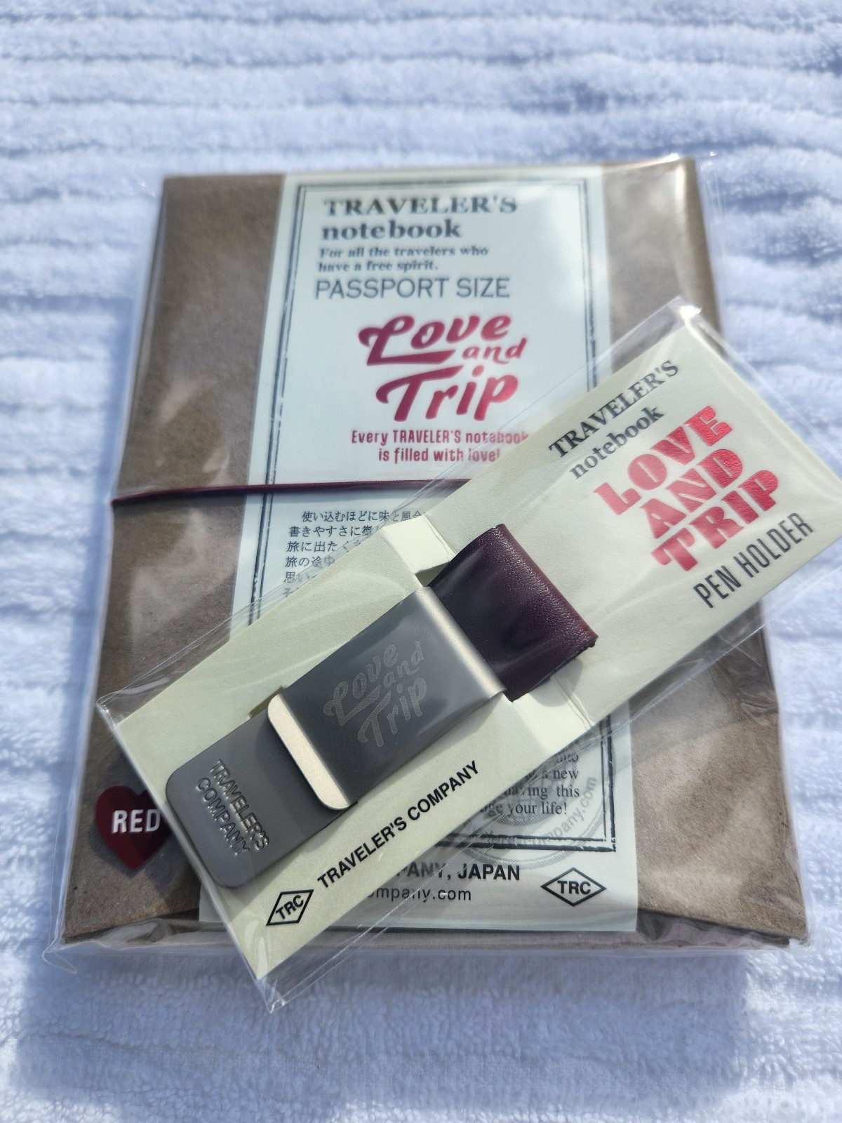 TRAVELER'S Red Passport Size LOVE AND TRIP & matching clip