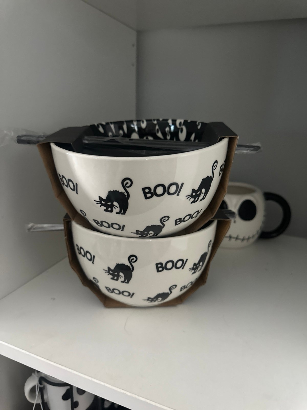 Black scaredy-cat boo! Eyes Halloween ramen bowl set of 2