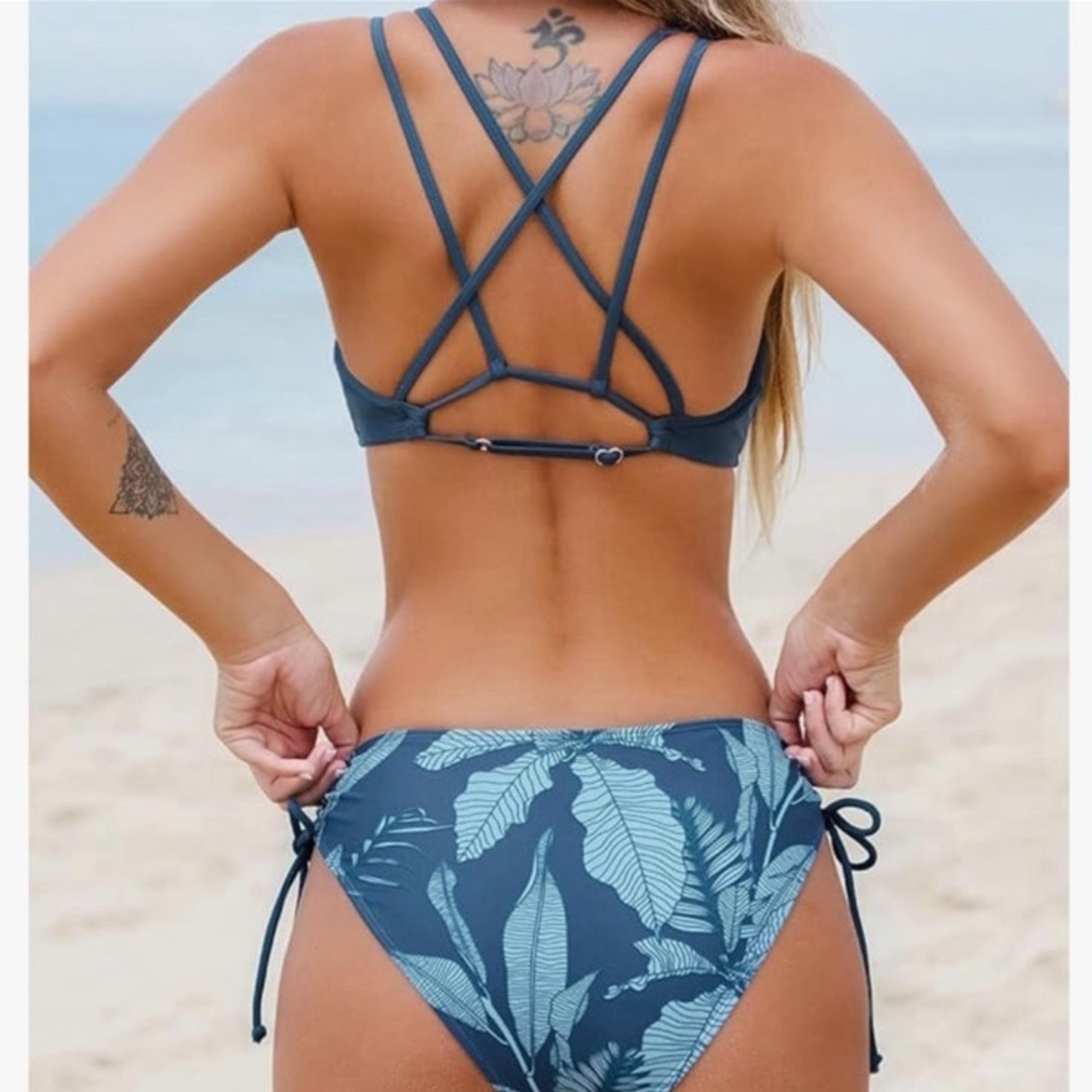 CUPSHE Women’s Blue Criss Cross Back Two Piece Bikini Set Swimsuit, L