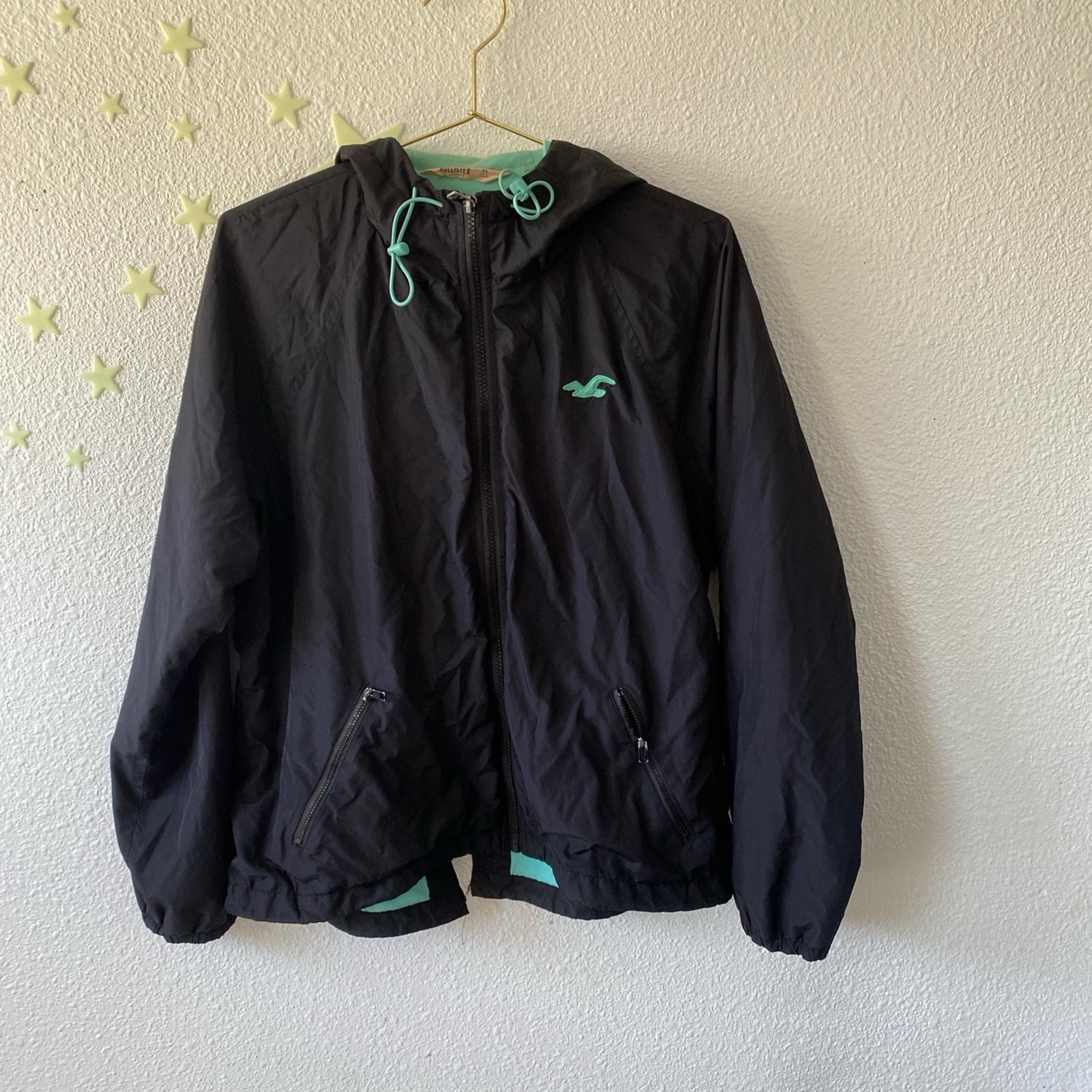 Hollister Co. navy blue windbreaker with turquoise accents - lightweight and com