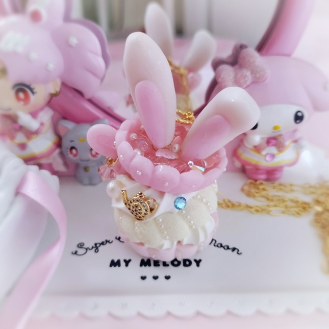 (New) BB&B Alice in Wonderland White Rabbit Teacup Necklace