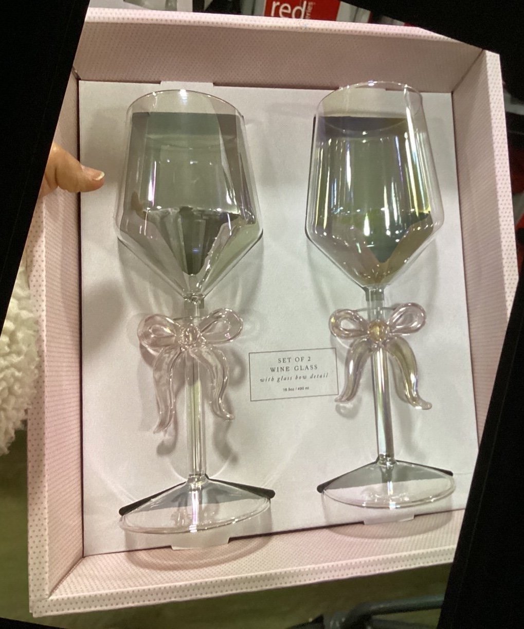 ❤️❤️Cupcakes and cashmere bow wine glasses 1 set total 2