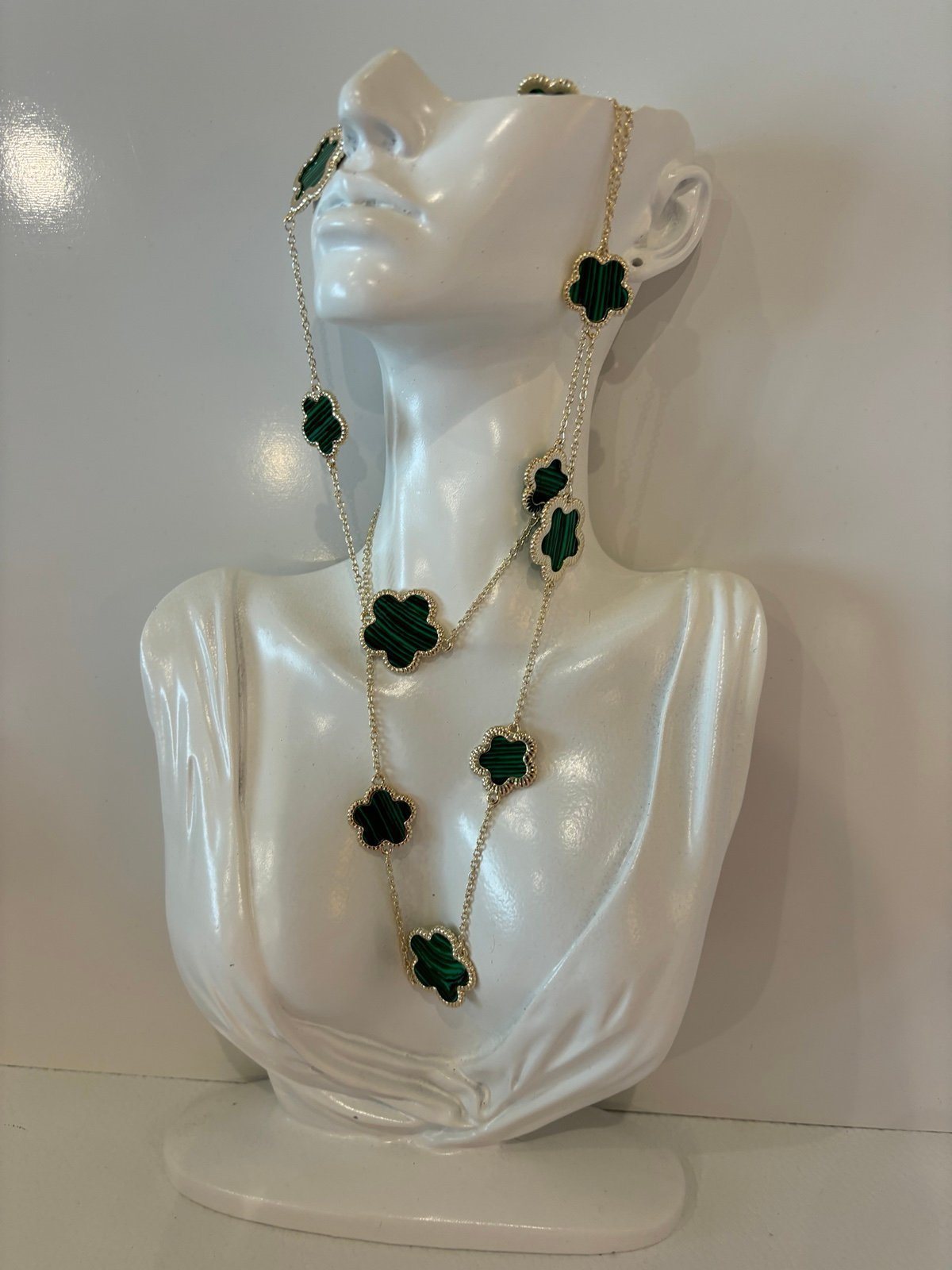 Emerald nexklace 24 inch