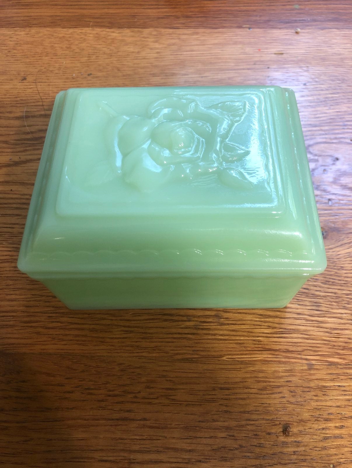 Jadeite flower trinket box