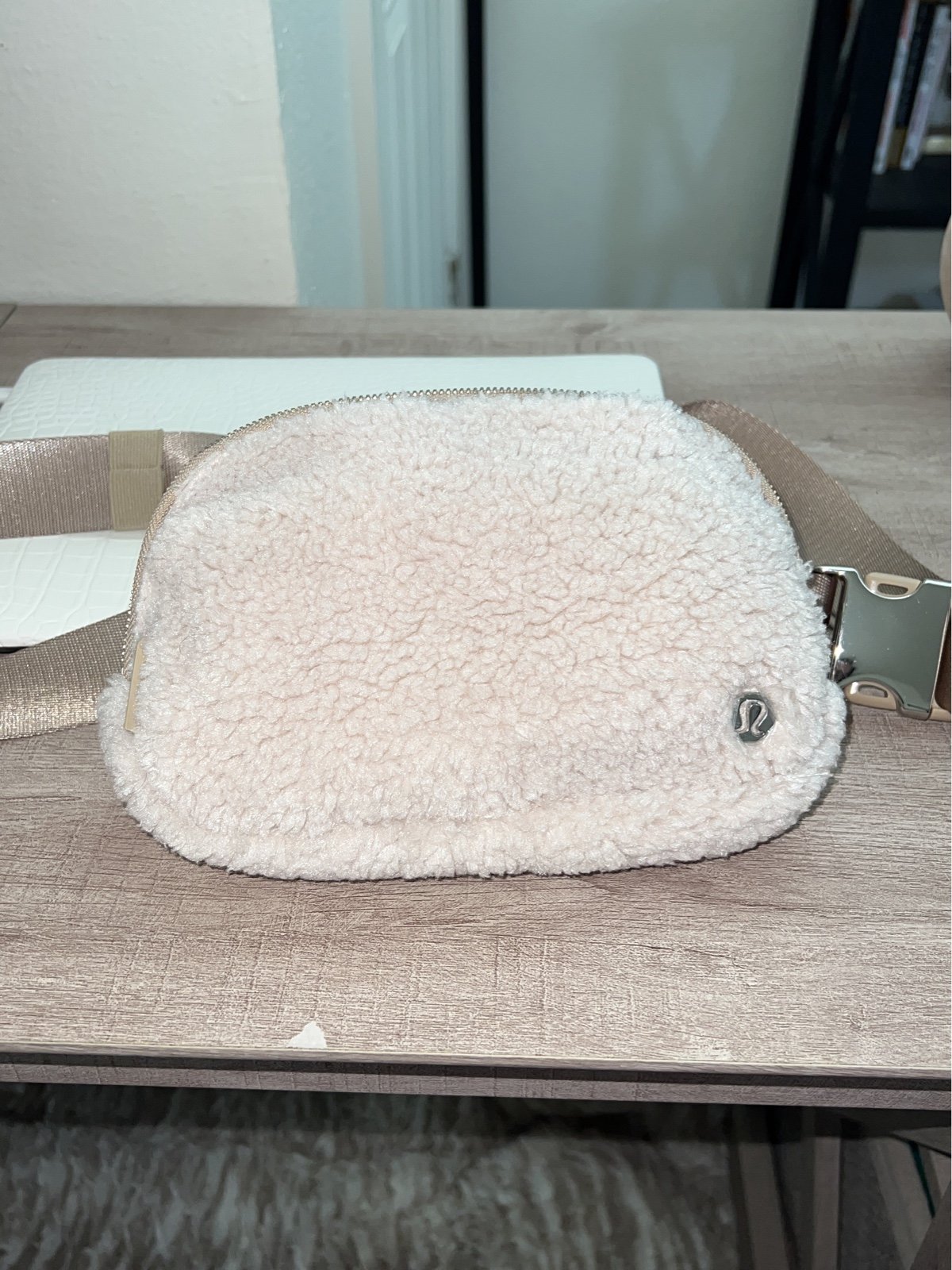 Lululemon Sherpa bag