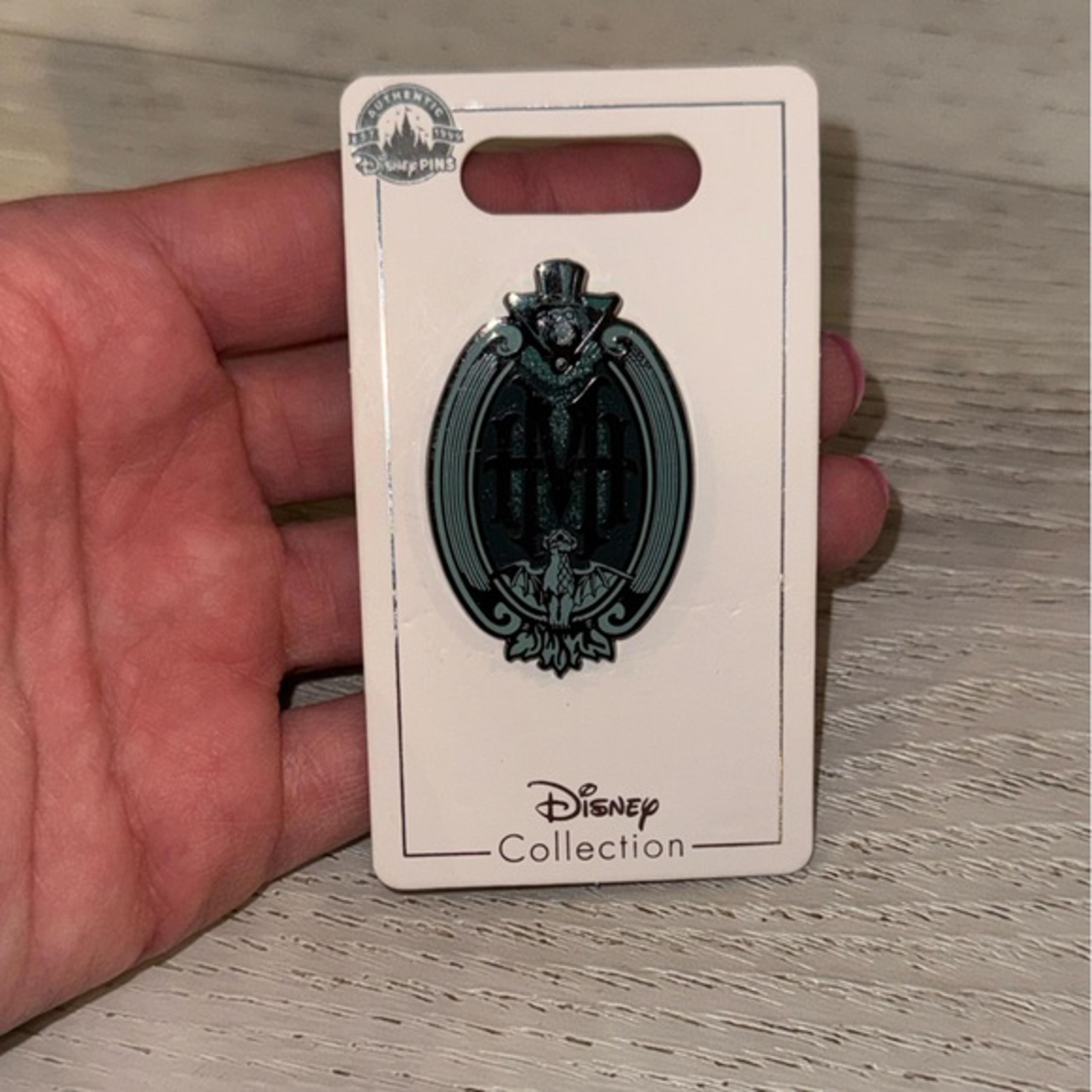 NWT 2022 Disney Parks Haunted Mansion Disneyland Hatbox Ghost Logo OE Pin