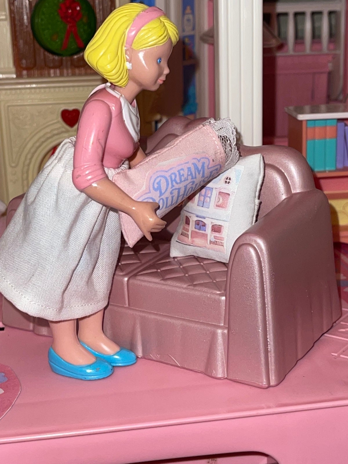 Fisher price dream dollhouse mom skirt dad camping & prince boy CUTE!!