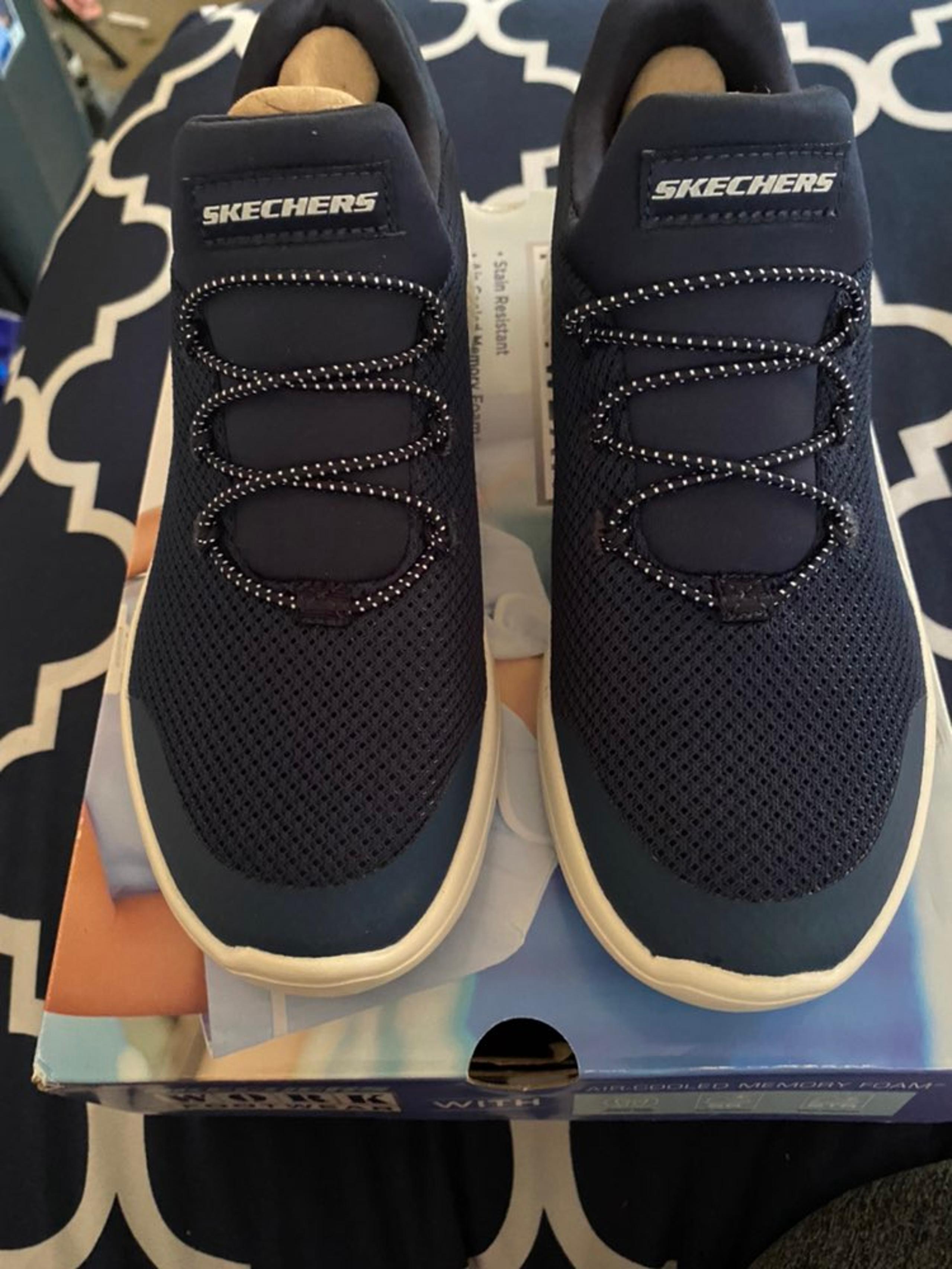 Women's Size 7.5 Skechers Work Shoes