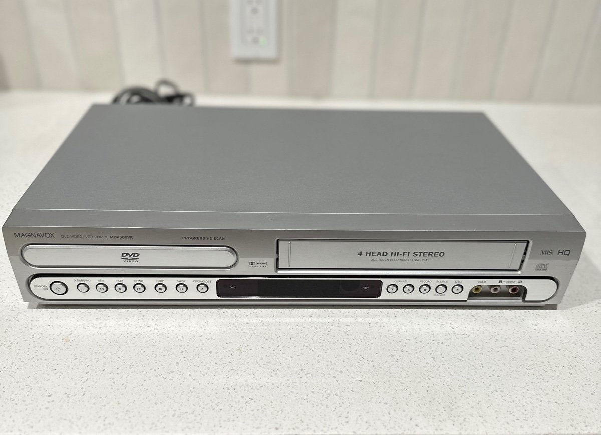 MAGNAVOX MDV560VR/17 DVD/VHS VCR COMBO Player *No Remote* Tested!