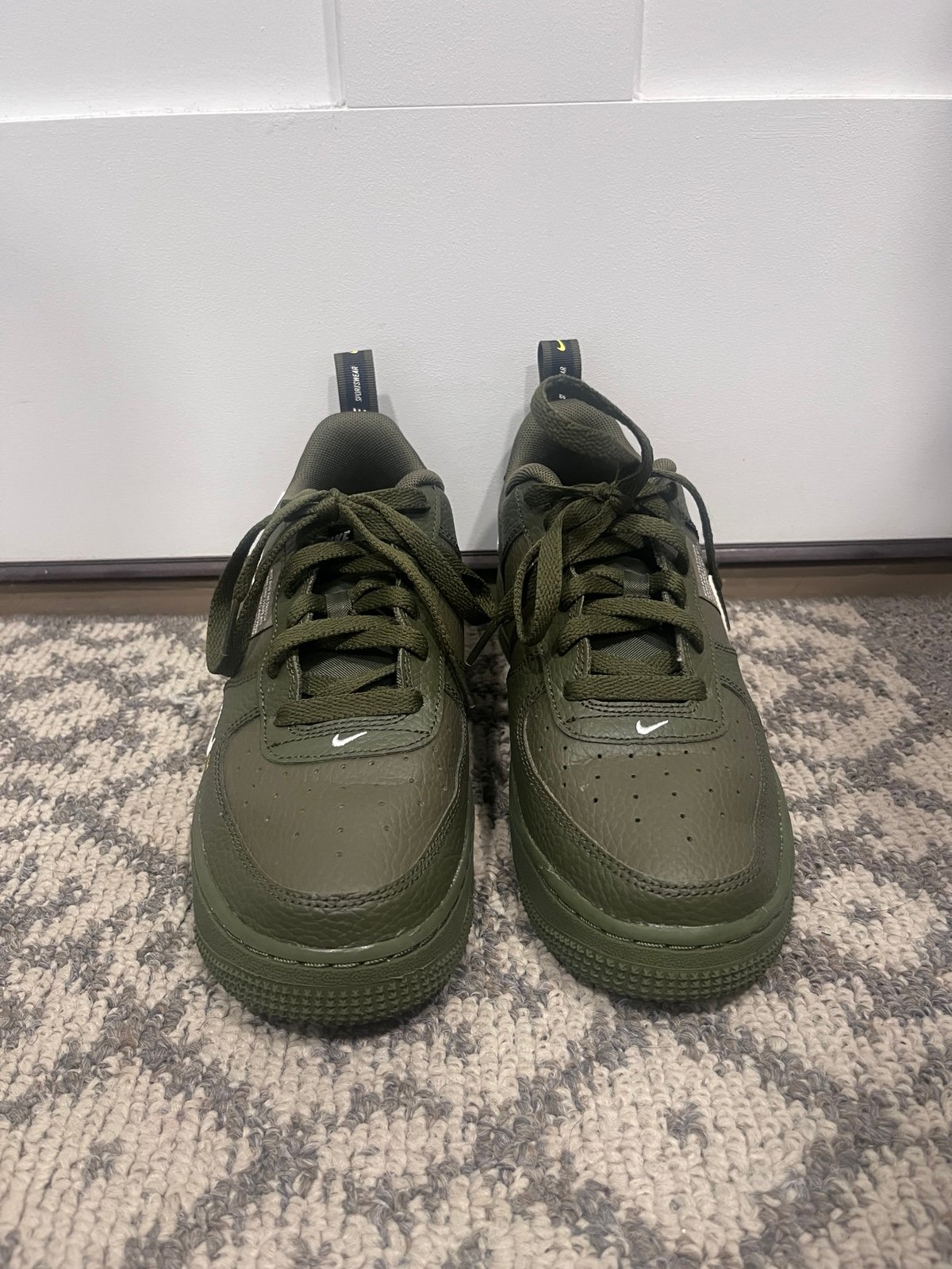 Nike Air Force 1 LV8 Utility - Size 6.5Y
