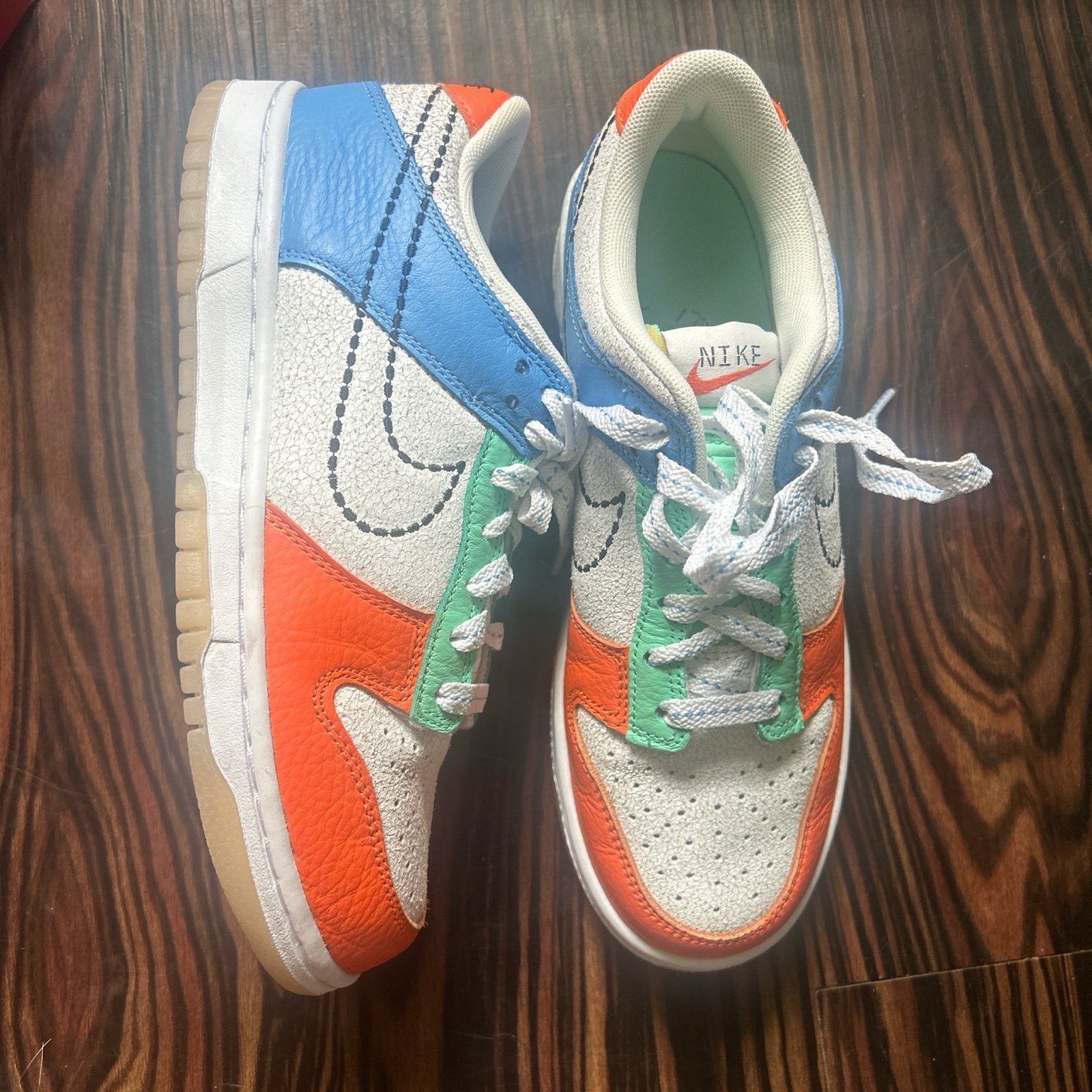 Nike Dunk Low SE orange and blue trainers