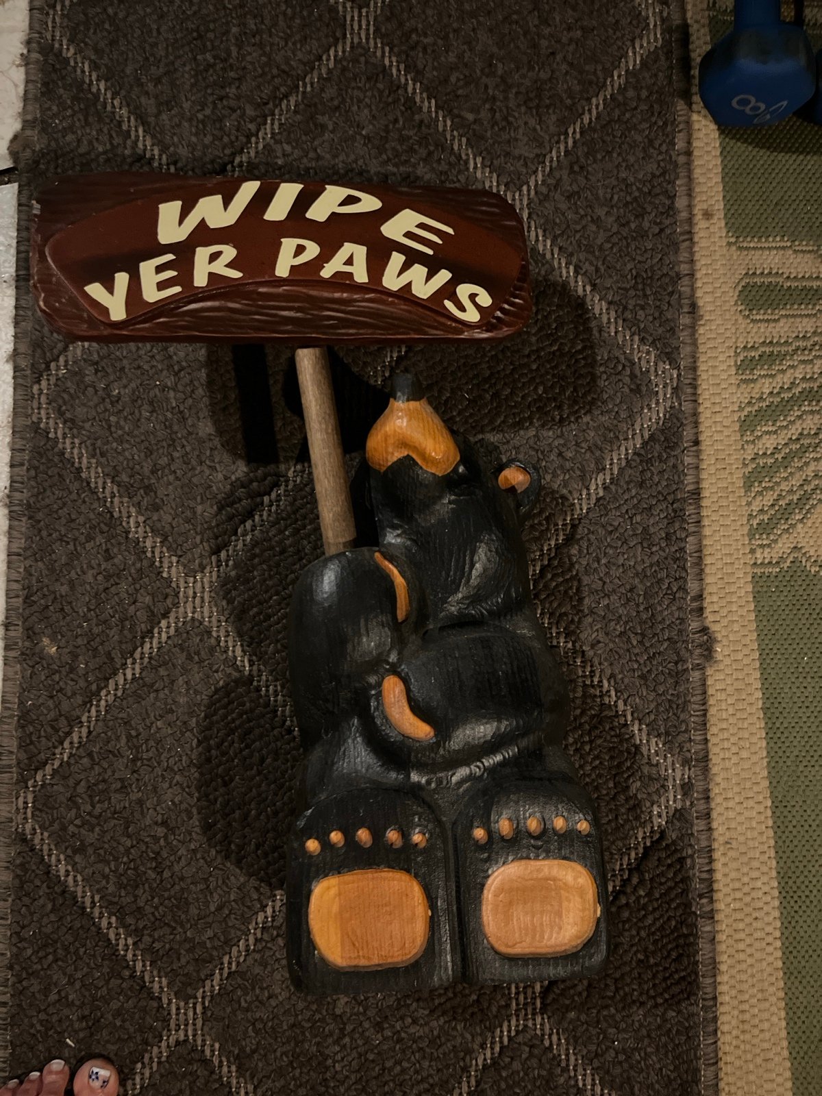 Big Sky Carvers Roy Bear Wipe Yer Paws