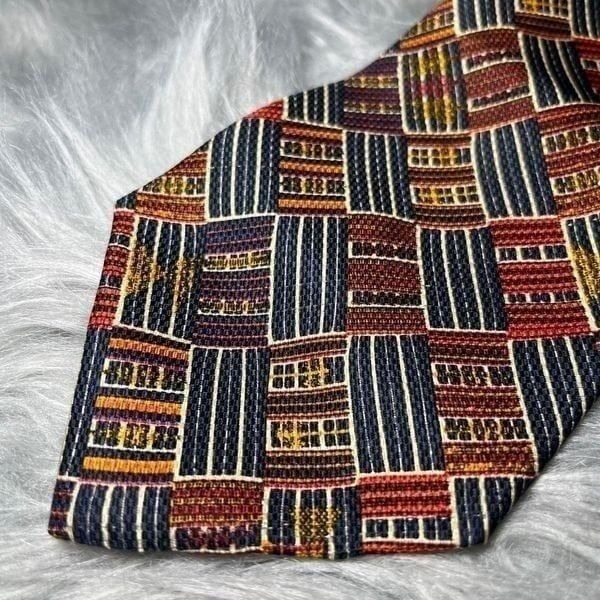 RARE VINTAGE ECHO FOR GARY’S INTERNATIONAL HAND TAILORED IN ITALY 100% SILK COLO
