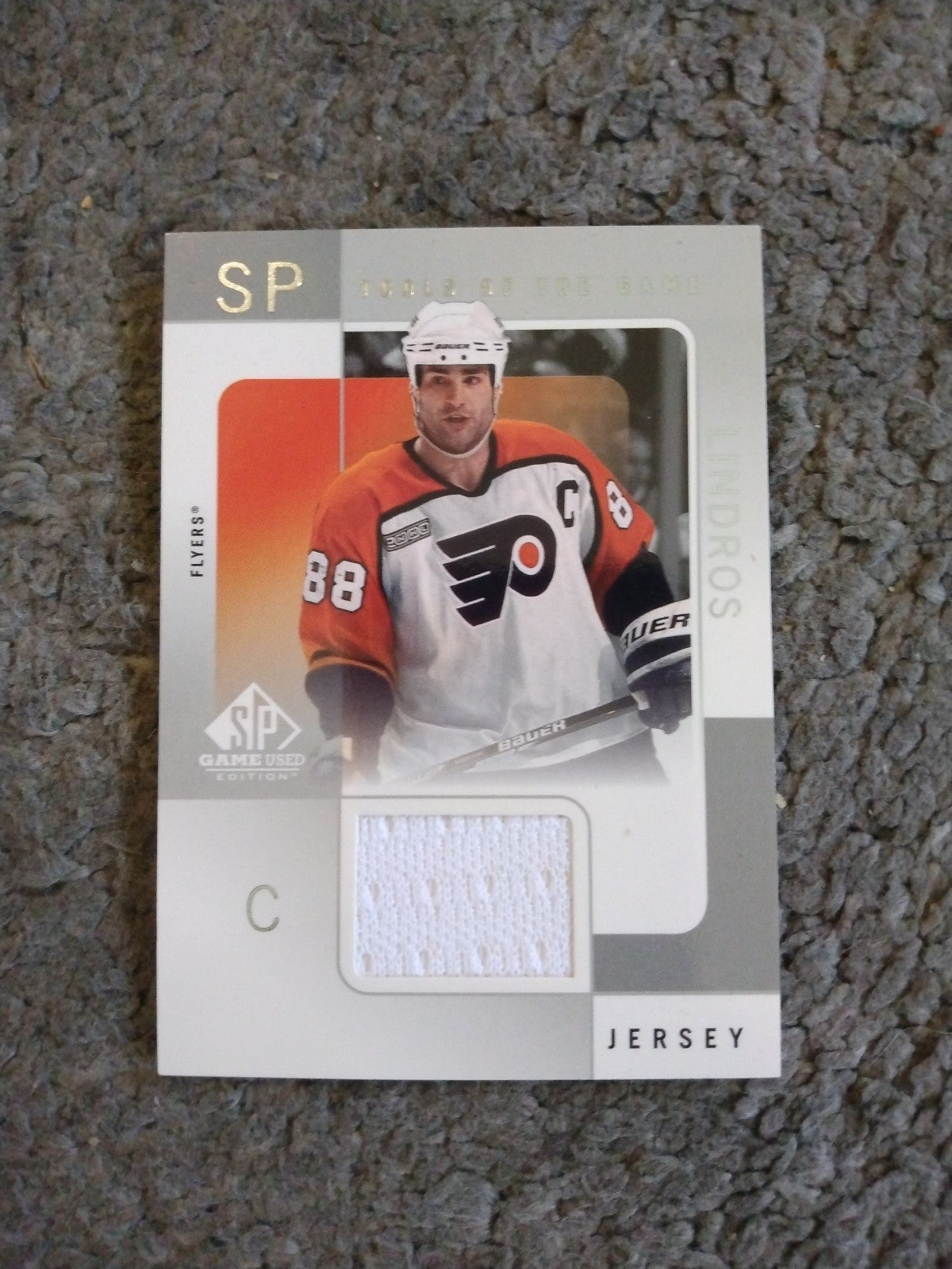 2001 NHL Upper Deck SP Eric Lindros GAME WORN RELIC