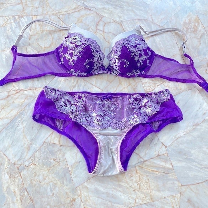 2 Pc Set: Small Very Sexy Panty and 32B Bra BOMBSHELL Satin Lace Lilac Vintage
