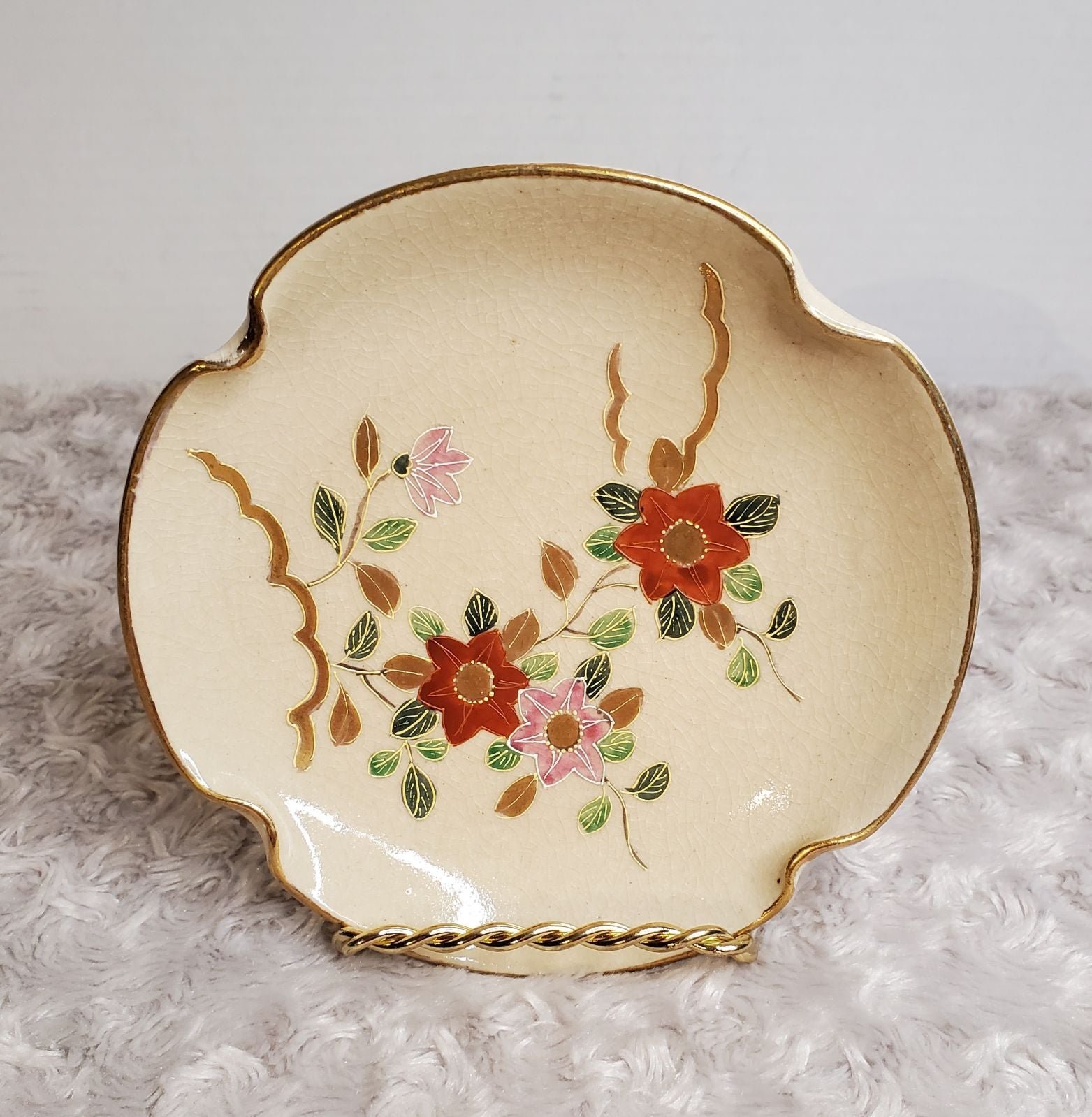 Japanese Porcelain Satsuma Meiji Period Plate Floral Design Hand painted Gold