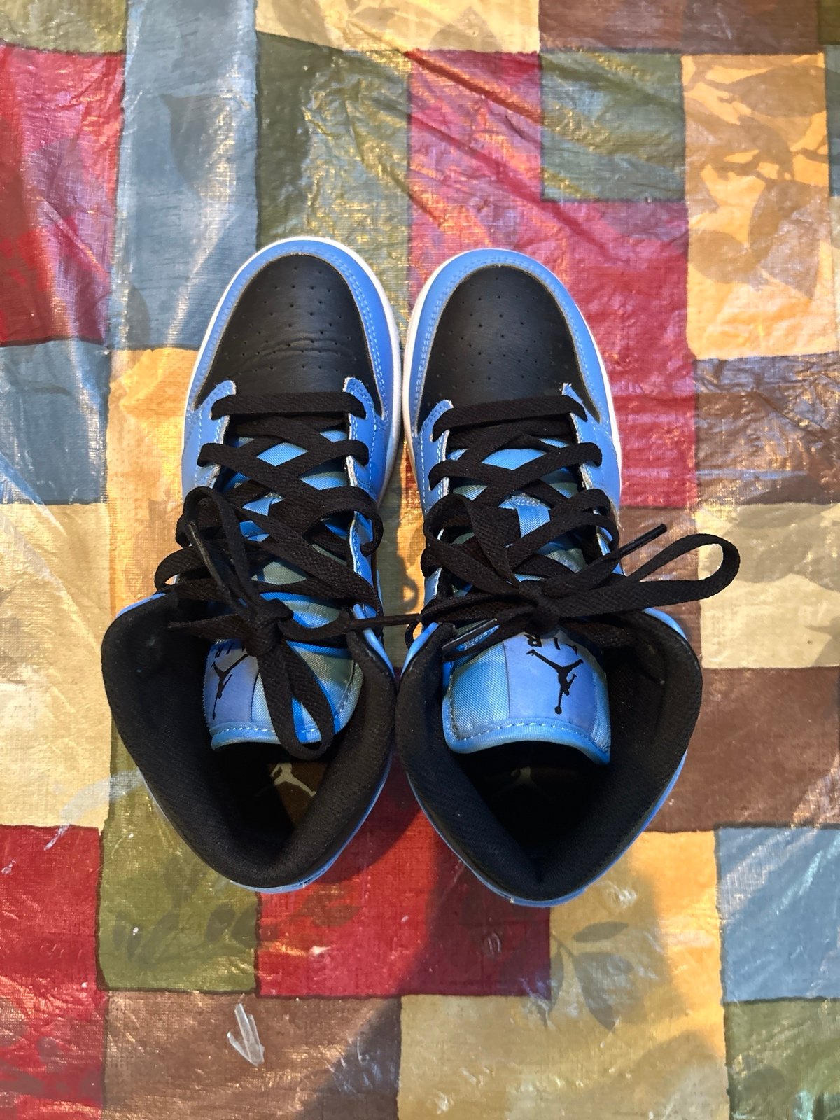 Jordan 1s mids in blue