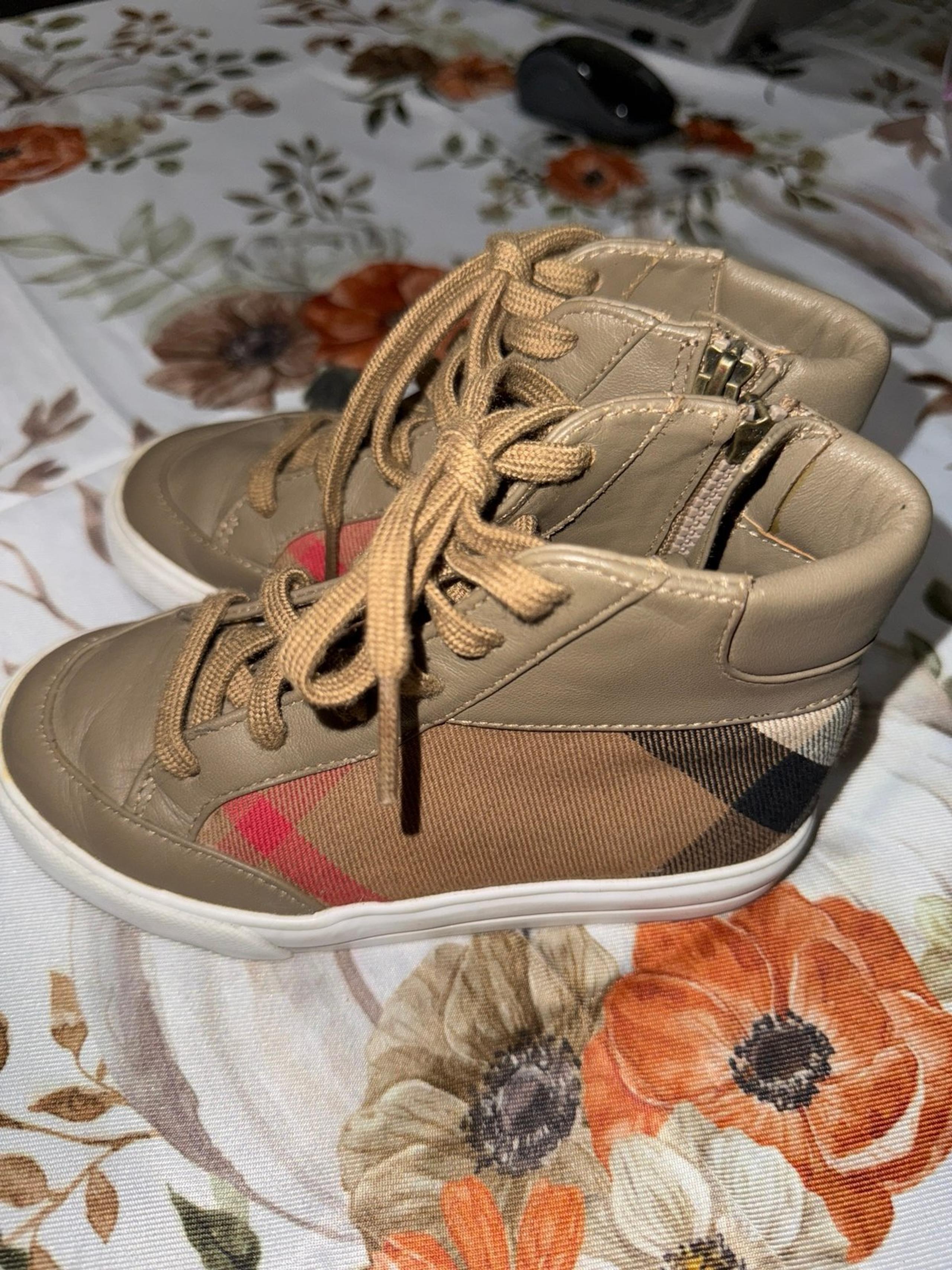 Authentic Burberry Kids Shoes Boots unisex size 27 US 9