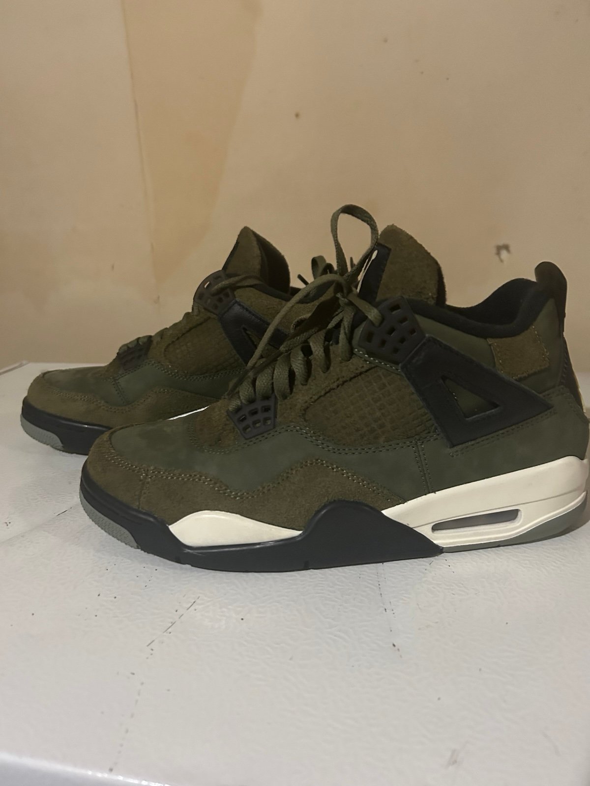 Jordan 4 craft medium olive size 8 women