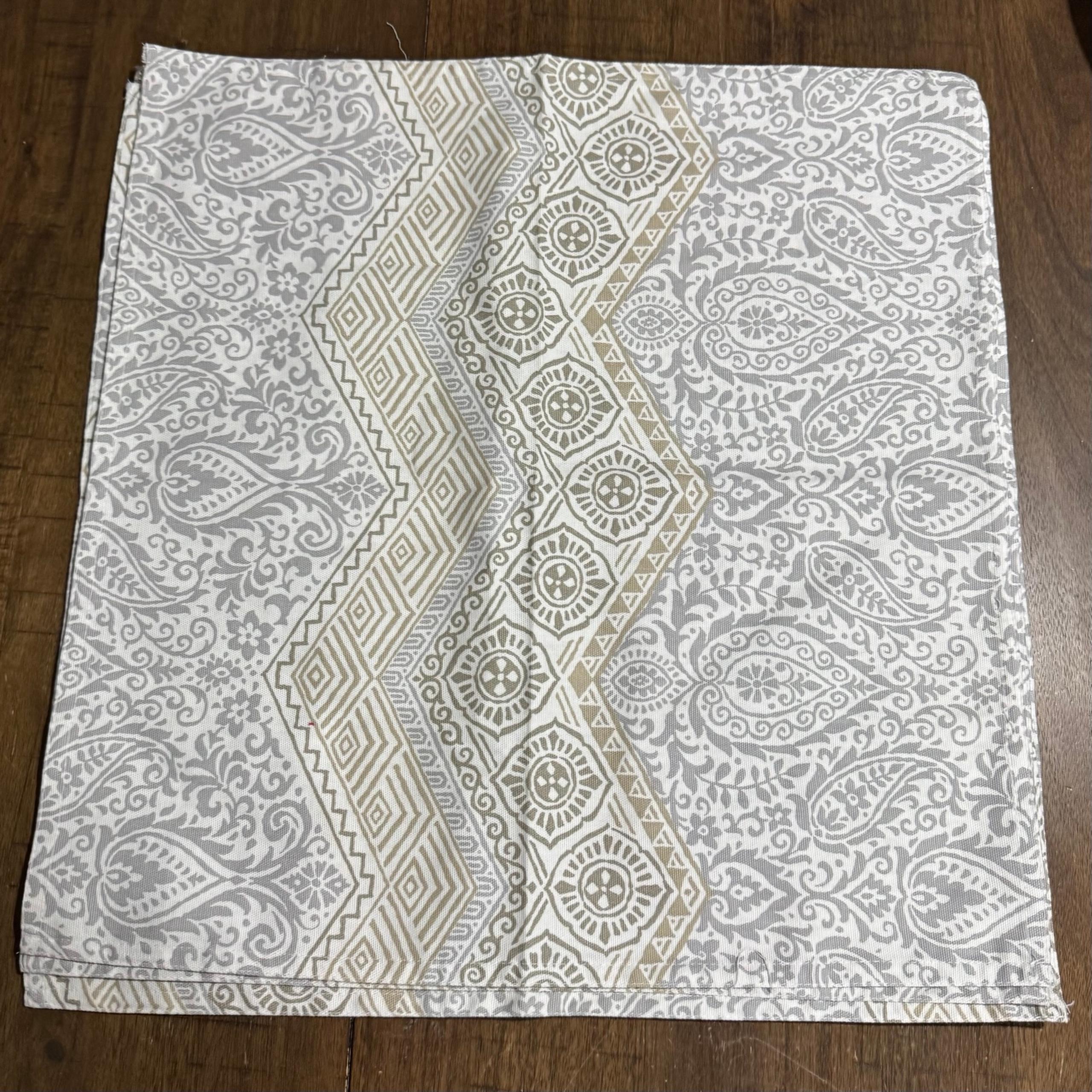4 Nicole Miller Home Cloth Napkins 20” Square Paisley Gray Beige NWOT