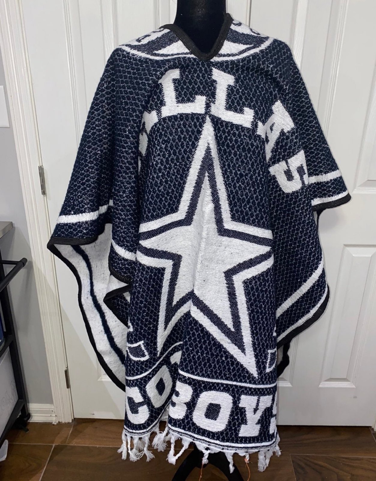 Dallas Cowboys THICK & HEAVY Zarape Poncho ( REVERSIBLE )