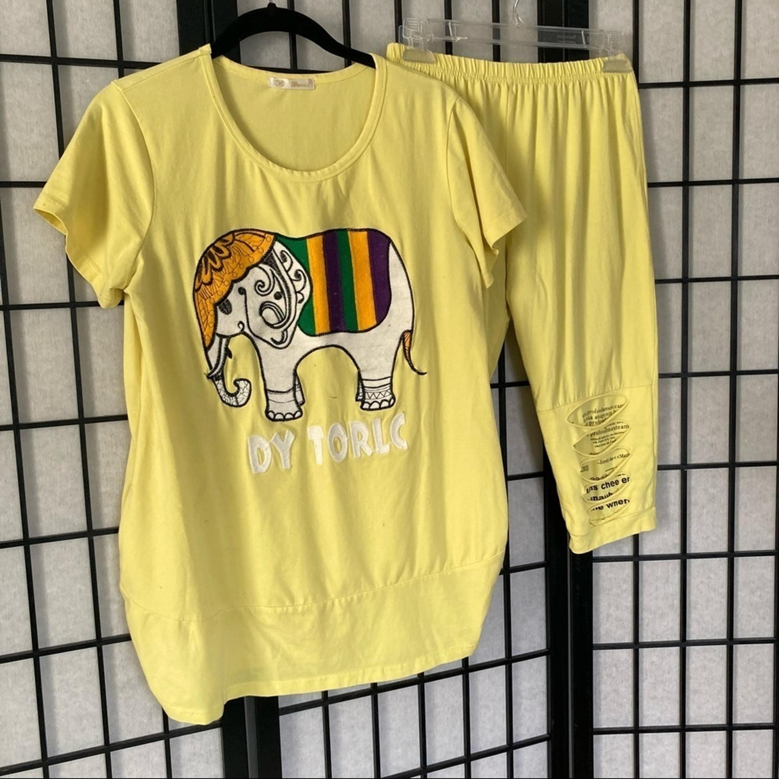 Matching Oversized Embroidered Elephant Shirt & Capris Leggings Yellow Medium
