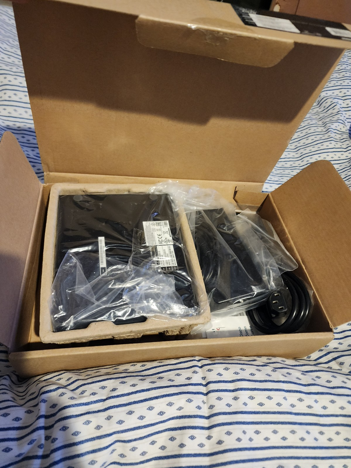 Cisco 8 port gigabit PoE desktop switch SG110D08HP