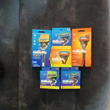 Gillette razor bundle