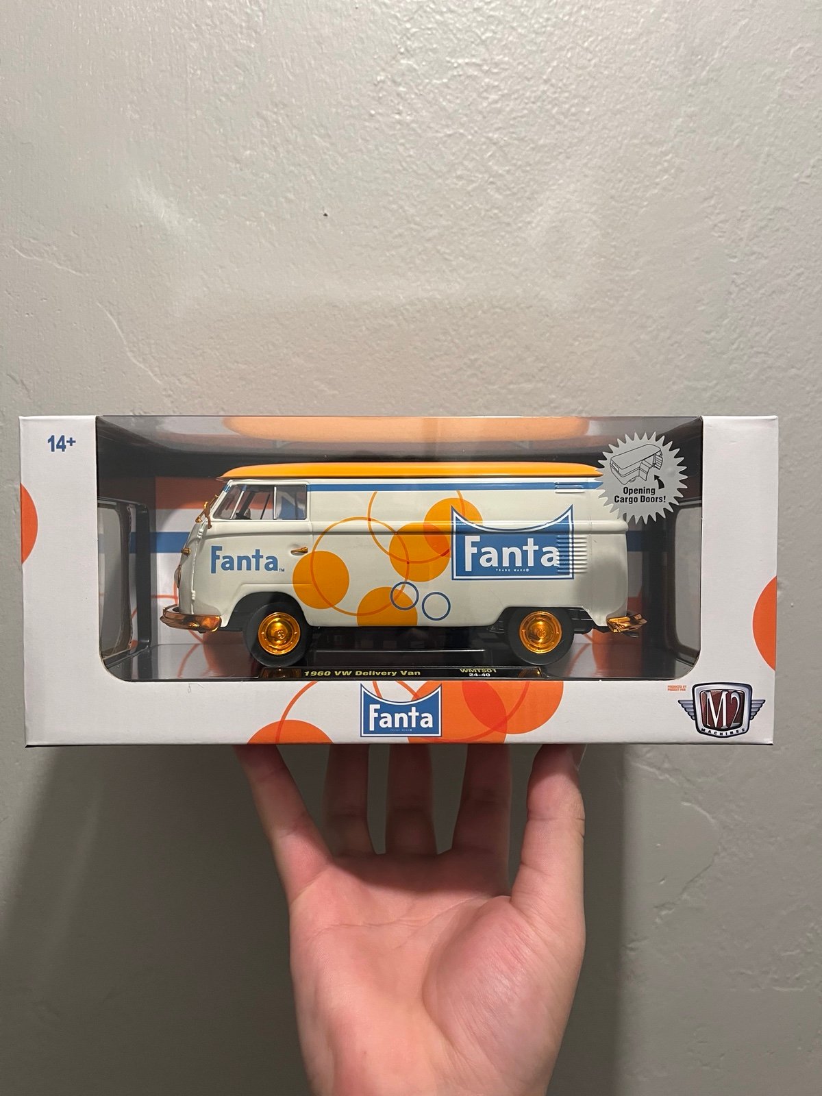 M2 Machines 1960 VW Delivery Van Fanta Chase 1/750