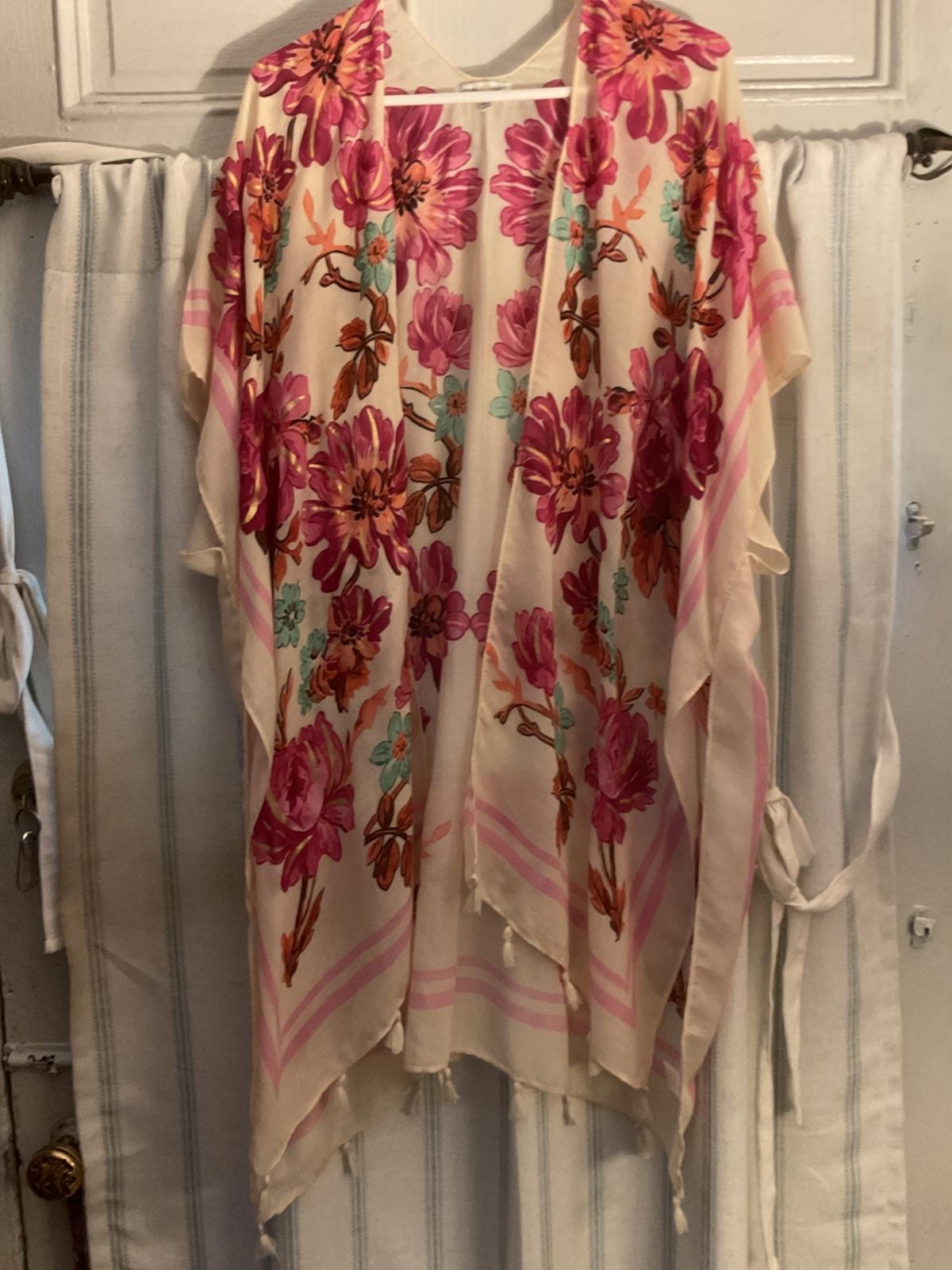 Beautiful Floral Woven Heart Kimono with Gold highlights One Size