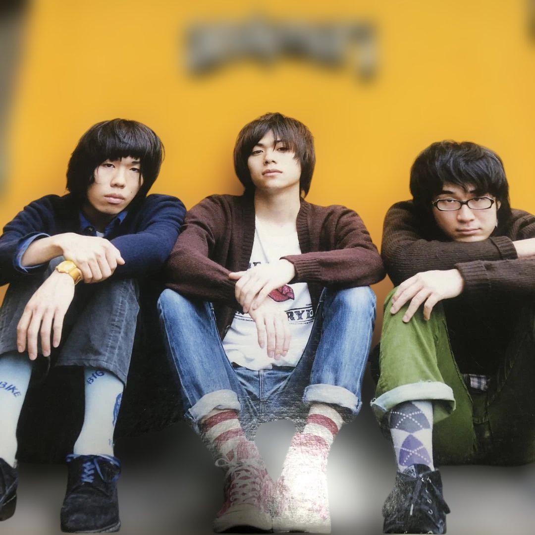 Japanese music record, black, with tracklist.