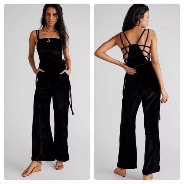 NWT Free People 90’s Forever Velvet Overalls Black S